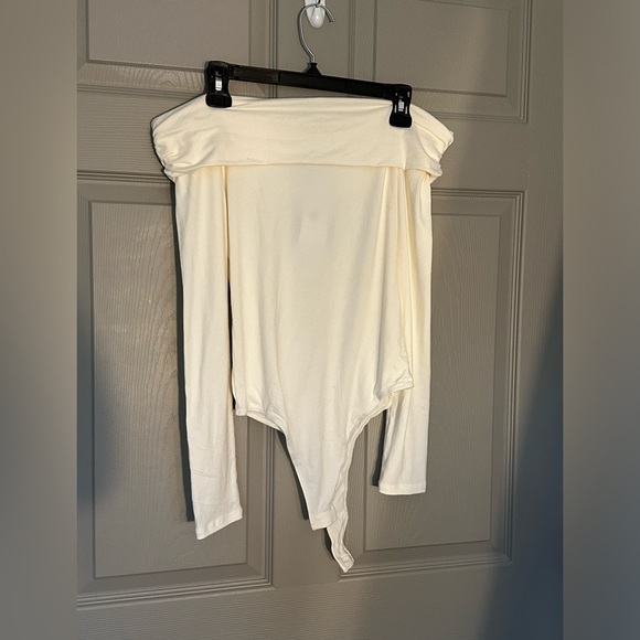 NWOT Just Polly Off-The-Shoulder Long-Sleeve Bodysuit - Picture 2 of 3
